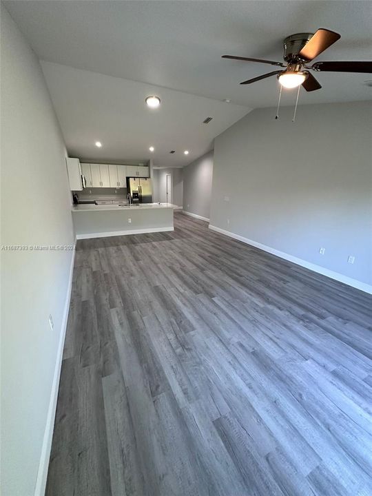 For Rent: $1,950 (3 beds, 2 baths, 1422 Square Feet)