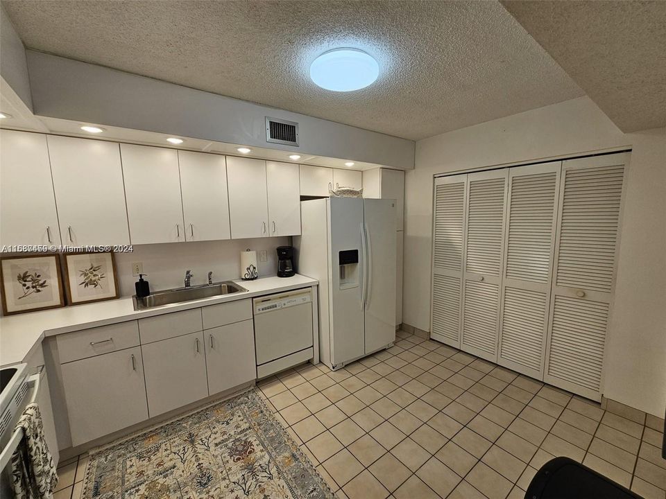 For Sale: $324,000 (2 beds, 2 baths, 1314 Square Feet)