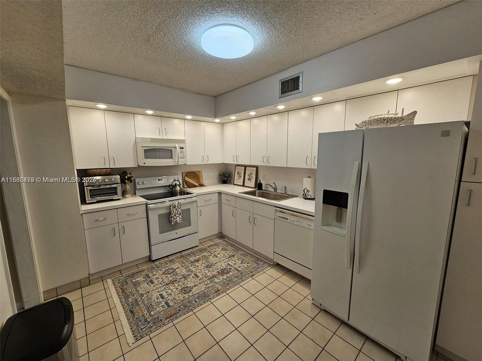 For Sale: $324,000 (2 beds, 2 baths, 1314 Square Feet)