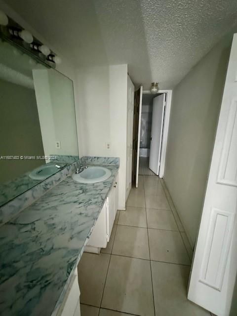 For Rent: $1,400 (1 beds, 1 baths, 800 Square Feet)