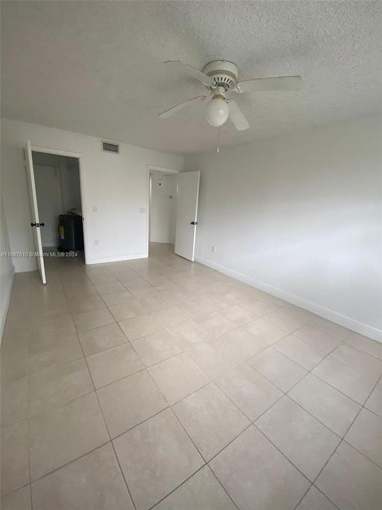 For Rent: $1,930 (1 beds, 1 baths, 810 Square Feet)