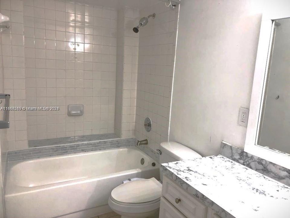 For Rent: $1,930 (1 beds, 1 baths, 810 Square Feet)