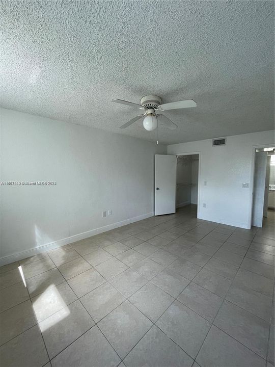 For Rent: $1,930 (1 beds, 1 baths, 810 Square Feet)