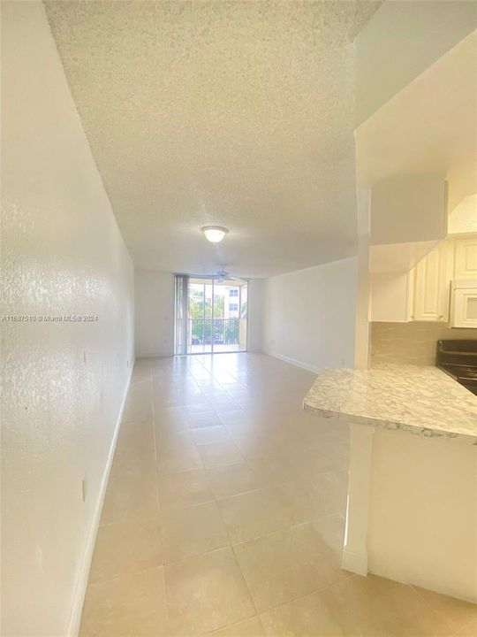 For Rent: $1,930 (1 beds, 1 baths, 810 Square Feet)