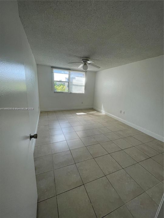 For Rent: $1,930 (1 beds, 1 baths, 810 Square Feet)