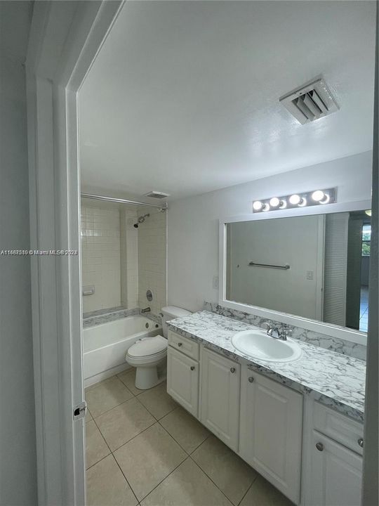 For Rent: $1,930 (1 beds, 1 baths, 810 Square Feet)