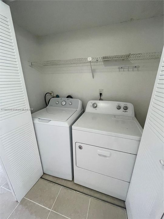 For Rent: $1,930 (1 beds, 1 baths, 810 Square Feet)