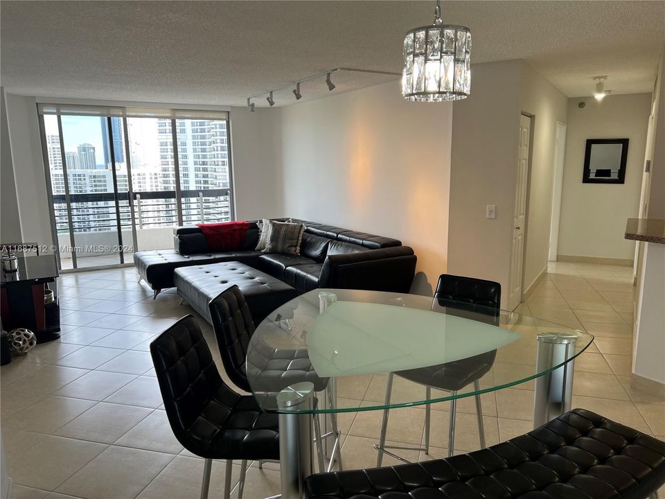 For Rent: $2,900 (2 beds, 2 baths, 1181 Square Feet)