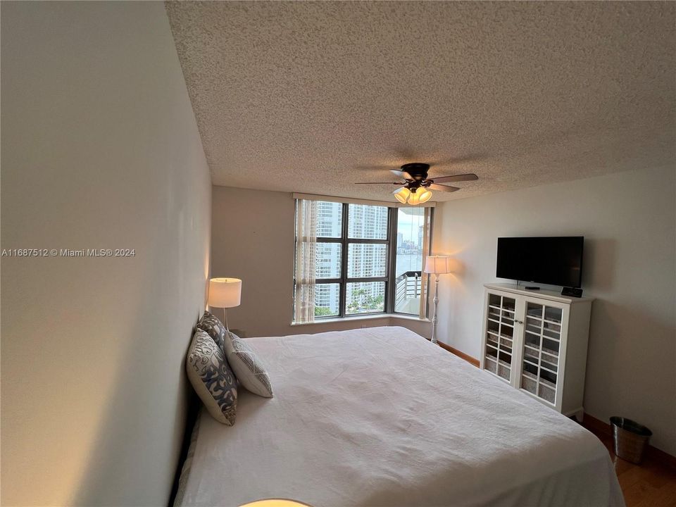 For Rent: $2,900 (2 beds, 2 baths, 1181 Square Feet)