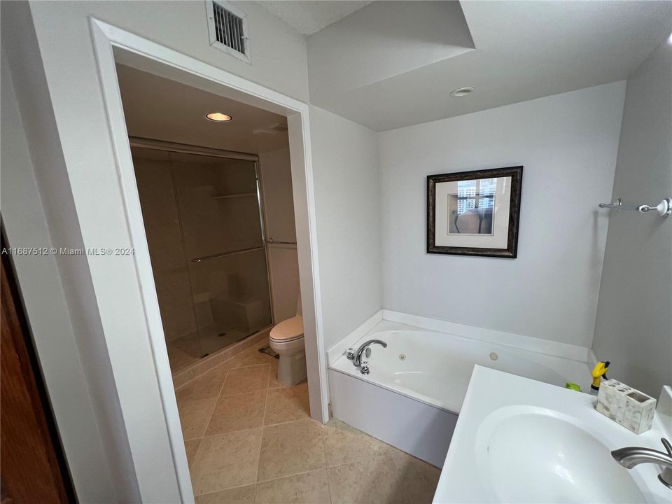 For Rent: $2,900 (2 beds, 2 baths, 1181 Square Feet)