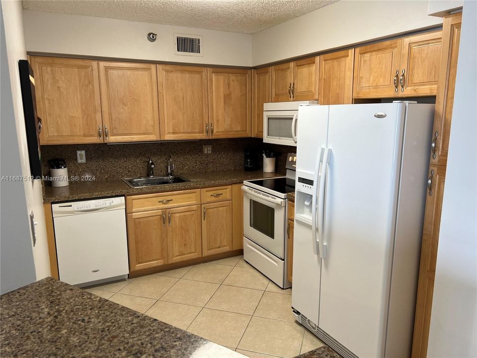 For Rent: $2,900 (2 beds, 2 baths, 1181 Square Feet)