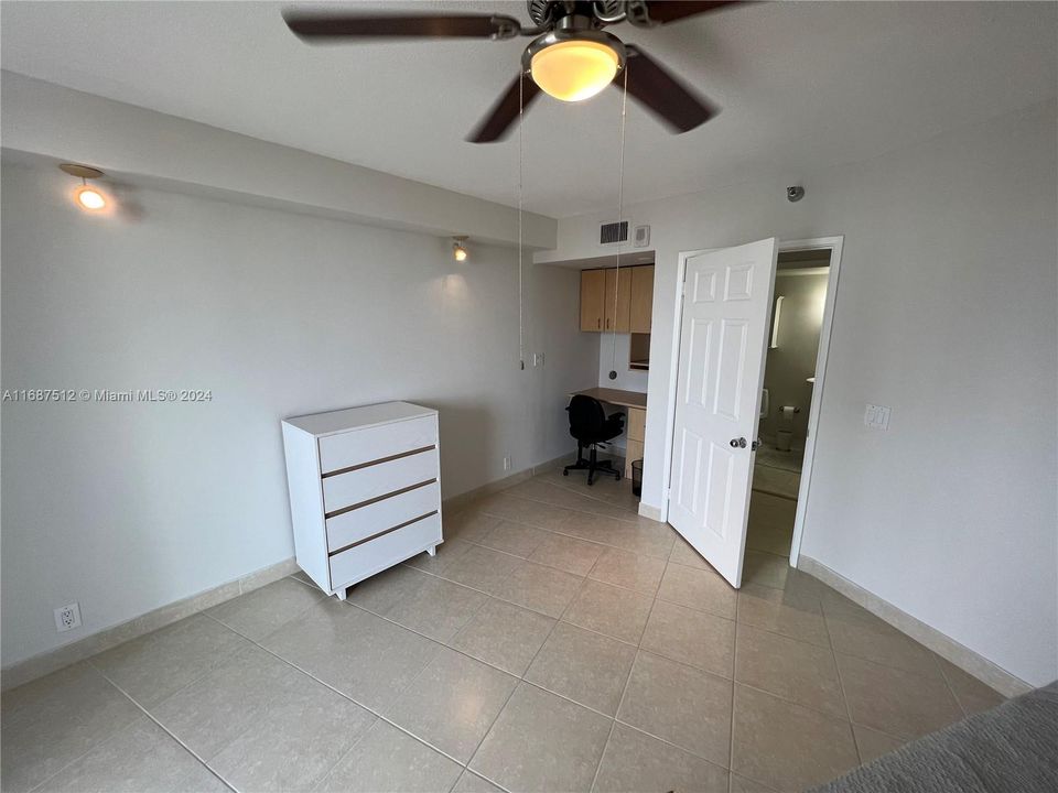 For Rent: $2,900 (2 beds, 2 baths, 1181 Square Feet)