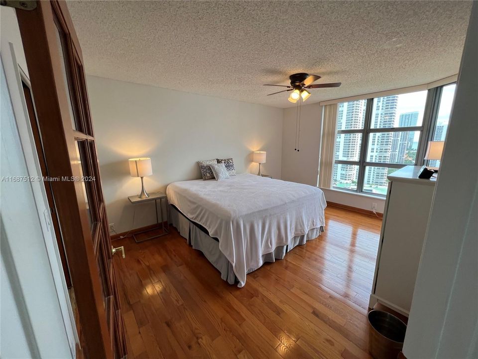 For Rent: $2,900 (2 beds, 2 baths, 1181 Square Feet)