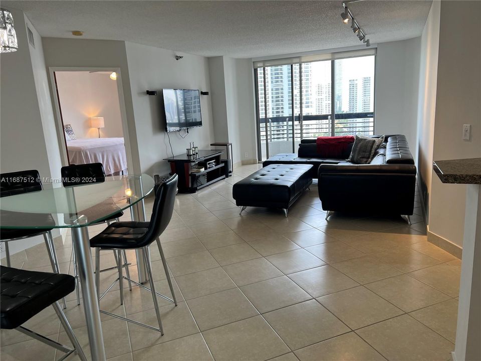 For Rent: $2,900 (2 beds, 2 baths, 1181 Square Feet)