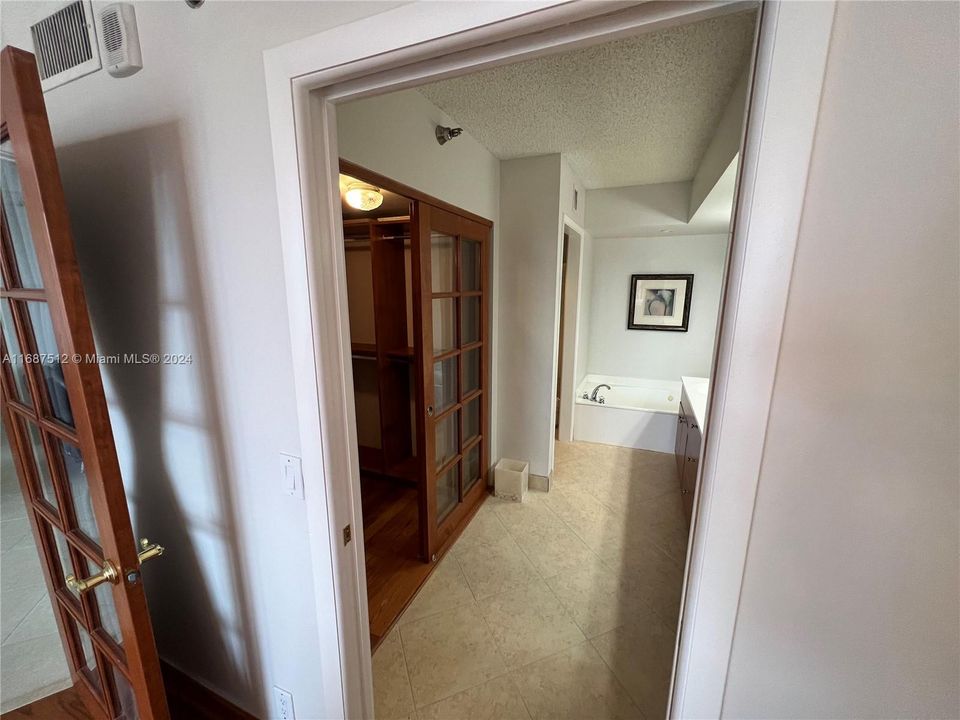 For Rent: $2,900 (2 beds, 2 baths, 1181 Square Feet)