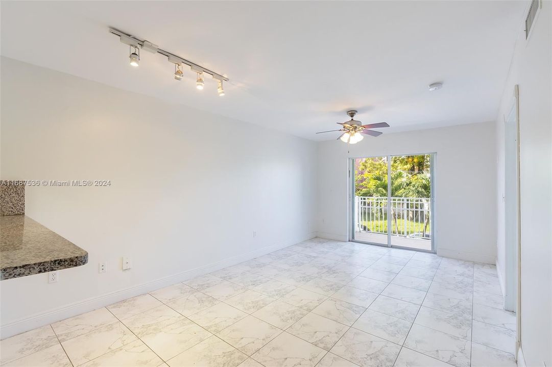 For Sale: $360,000 (2 beds, 2 baths, 795 Square Feet)