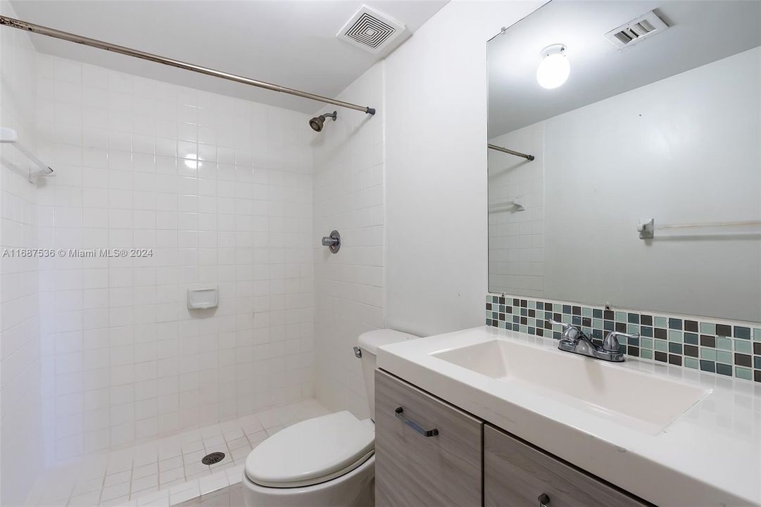 For Sale: $360,000 (2 beds, 2 baths, 795 Square Feet)