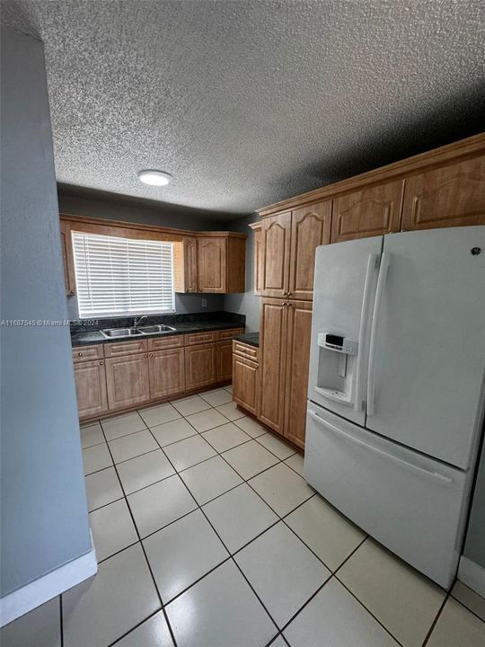 For Rent: $2,799 (3 beds, 2 baths, 972 Square Feet)