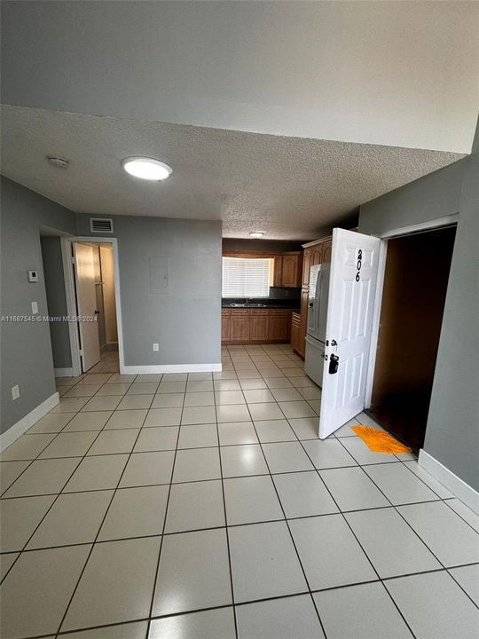 For Rent: $2,799 (3 beds, 2 baths, 972 Square Feet)