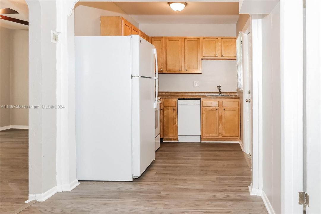 For Rent: $2,850 (3 beds, 1 baths, 1008 Square Feet)