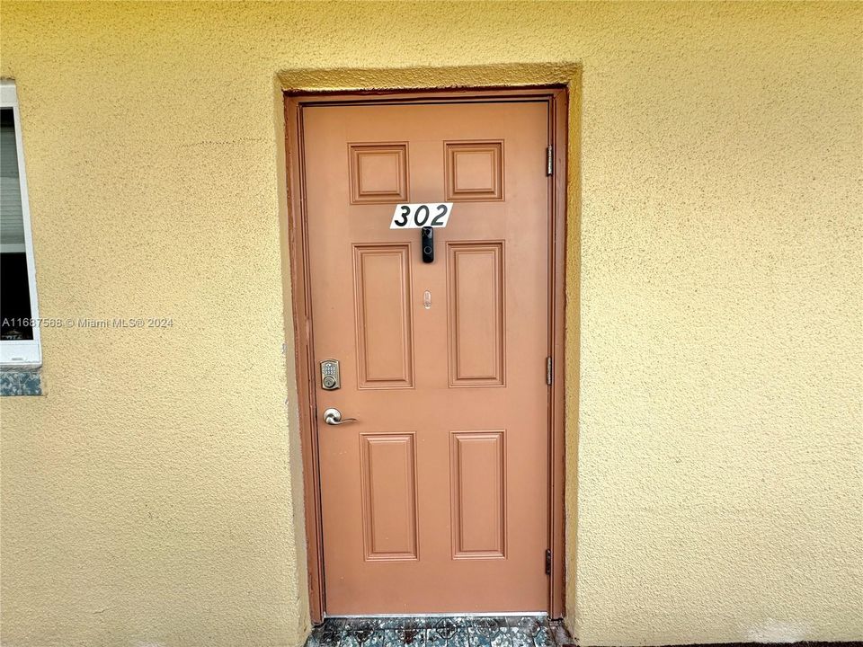 For Sale: $185,000 (2 beds, 2 baths, 850 Square Feet)