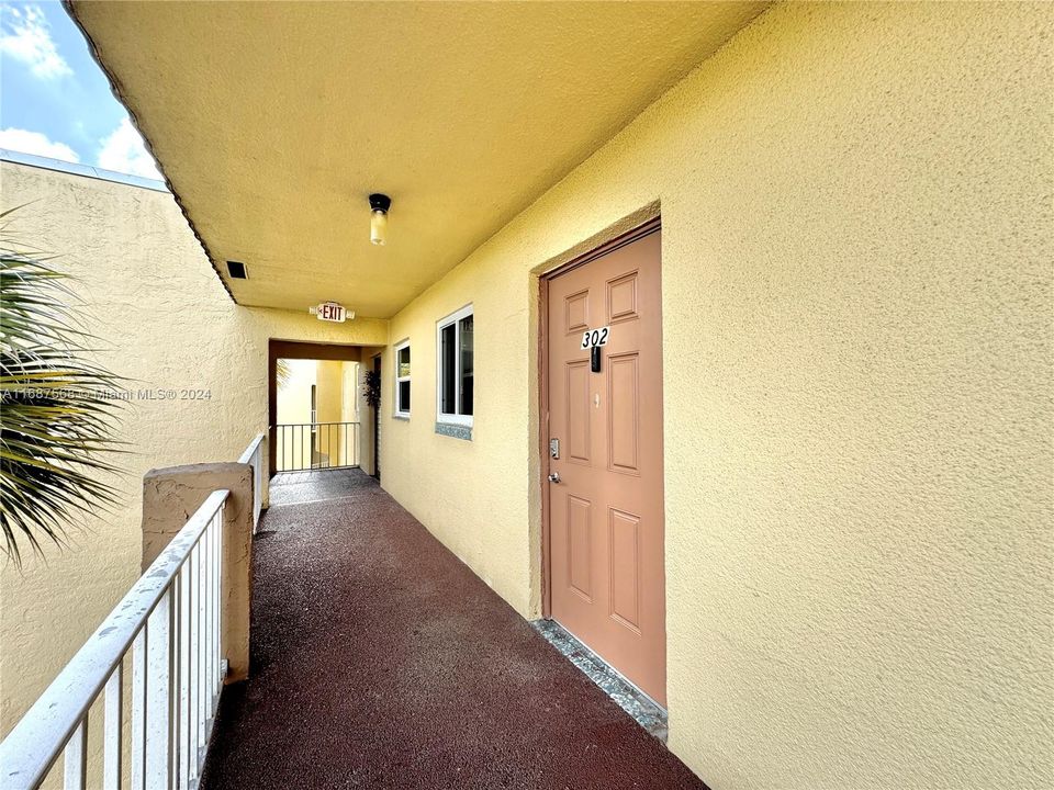 For Sale: $185,000 (2 beds, 2 baths, 850 Square Feet)