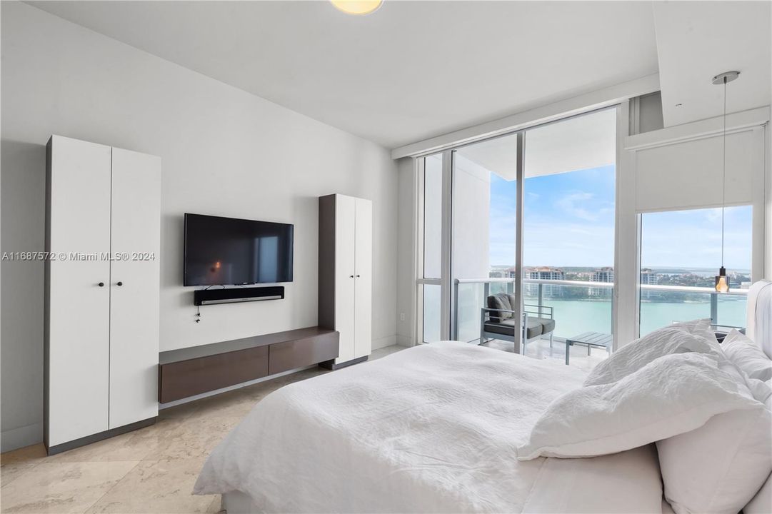 For Sale: $3,800,000 (1 beds, 1 baths, 1365 Square Feet)