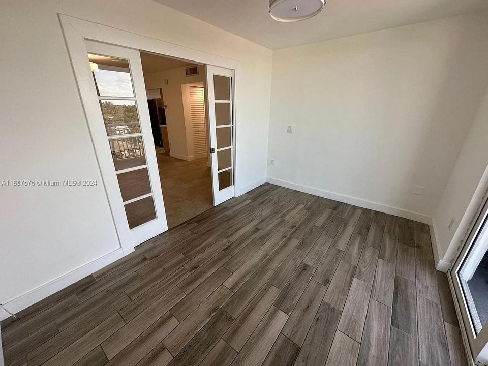 For Rent: $2,400 (2 beds, 1 baths, 710 Square Feet)