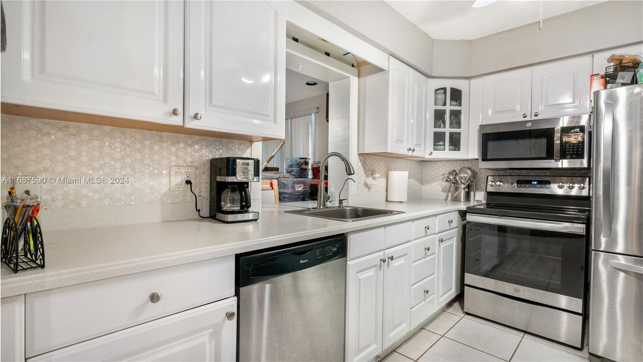 For Sale: $399,000 (2 beds, 2 baths, 1366 Square Feet)