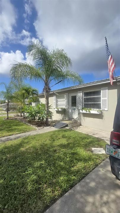 Vendido Recientemente: $285,000 (2 camas, 2 baños, 1102 Pies cuadrados)