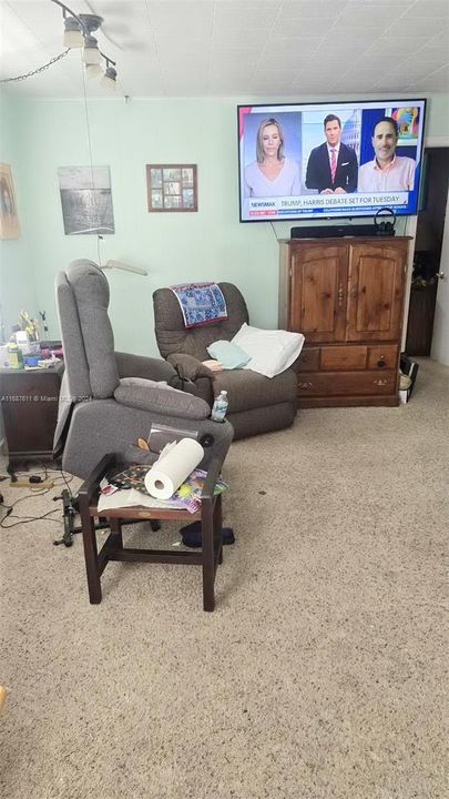 Vendido Recientemente: $285,000 (2 camas, 2 baños, 1102 Pies cuadrados)