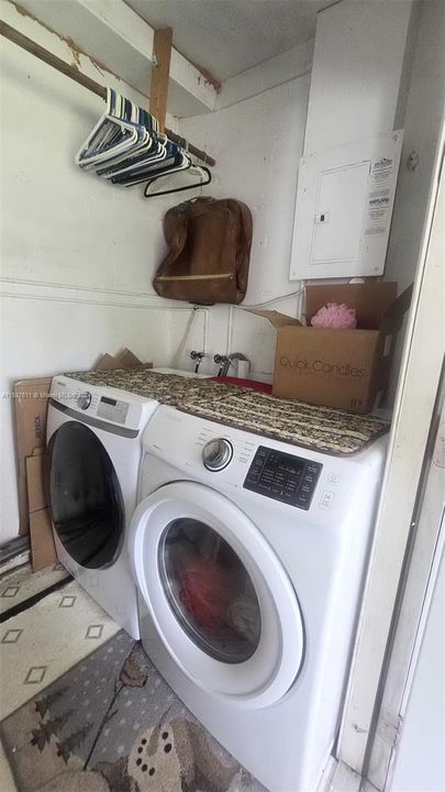 Vendido Recientemente: $285,000 (2 camas, 2 baños, 1102 Pies cuadrados)
