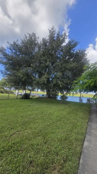 Vendido Recientemente: $285,000 (2 camas, 2 baños, 1102 Pies cuadrados)