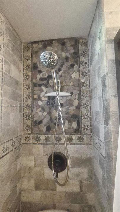 Vendido Recientemente: $285,000 (2 camas, 2 baños, 1102 Pies cuadrados)