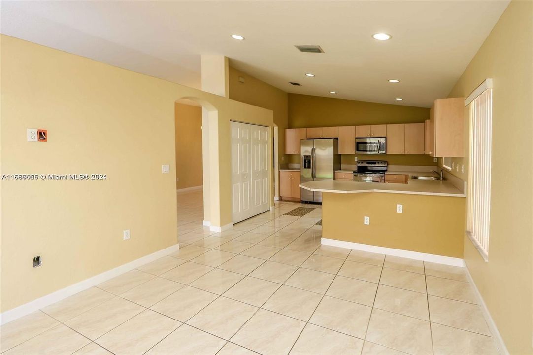 For Rent: $3,300 (3 beds, 2 baths, 1644 Square Feet)