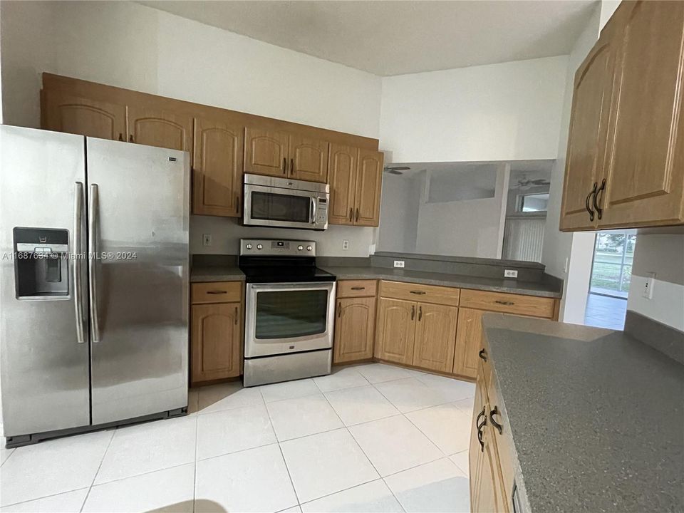 For Rent: $2,975 (3 beds, 2 baths, 1812 Square Feet)