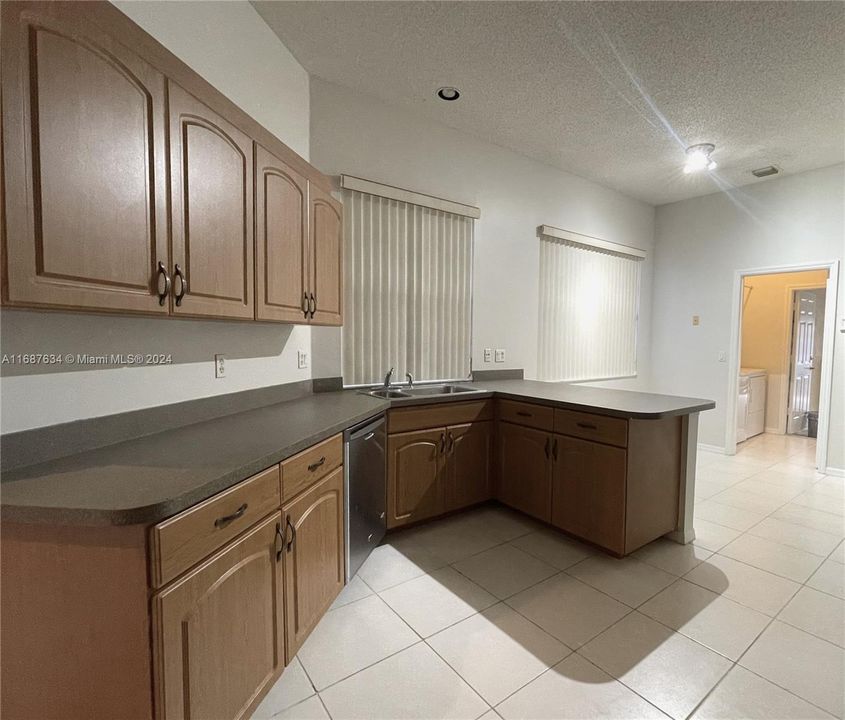 For Rent: $2,975 (3 beds, 2 baths, 1812 Square Feet)