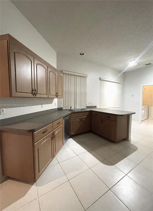 For Rent: $2,975 (3 beds, 2 baths, 1812 Square Feet)