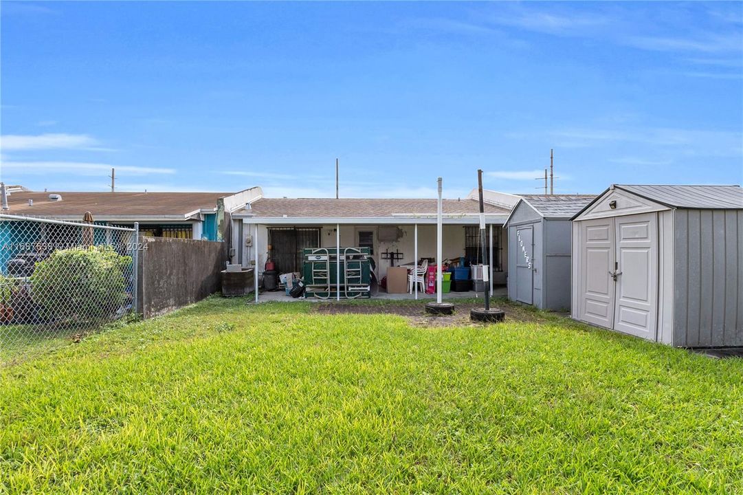 For Sale: $350,000 (3 beds, 1 baths, 980 Square Feet)