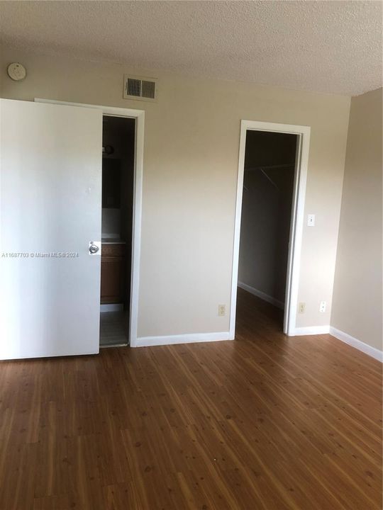 For Rent: $2,000 (2 beds, 2 baths, 1054 Square Feet)