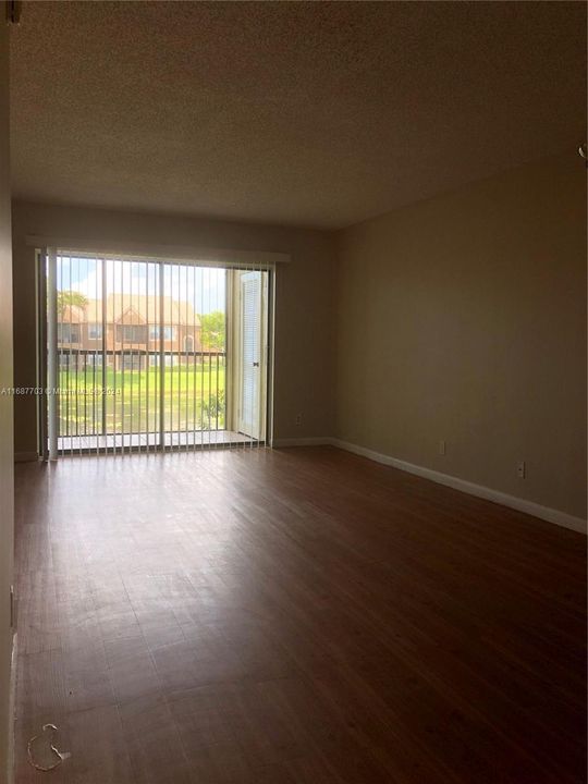 For Rent: $2,000 (2 beds, 2 baths, 1054 Square Feet)