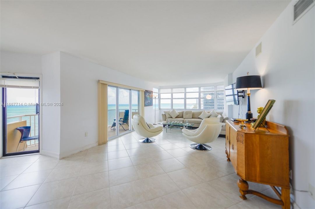 For Sale: $1,100,000 (3 beds, 2 baths, 1740 Square Feet)