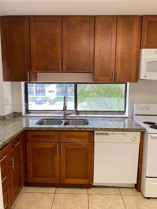 For Rent: $2,000 (1 beds, 1 baths, 767 Square Feet)