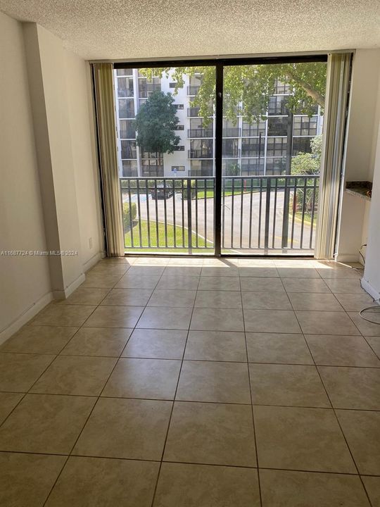 For Rent: $2,000 (1 beds, 1 baths, 767 Square Feet)