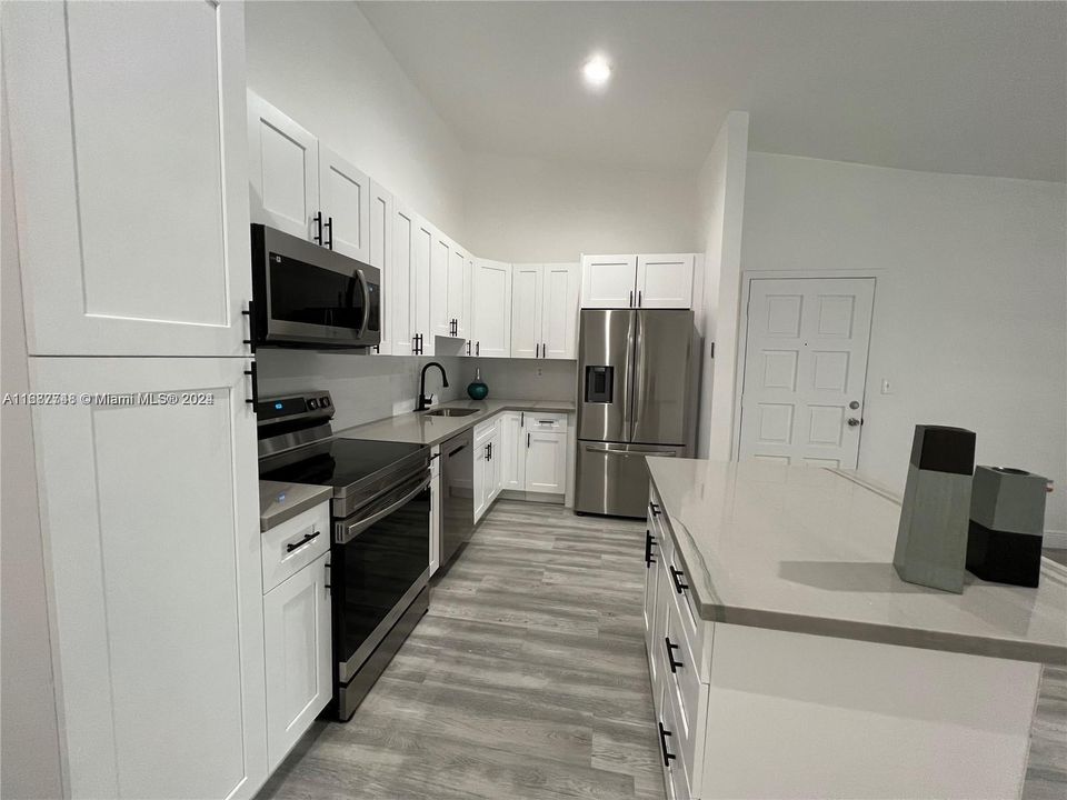 For Rent: $2,950 (3 beds, 2 baths, 1239 Square Feet)