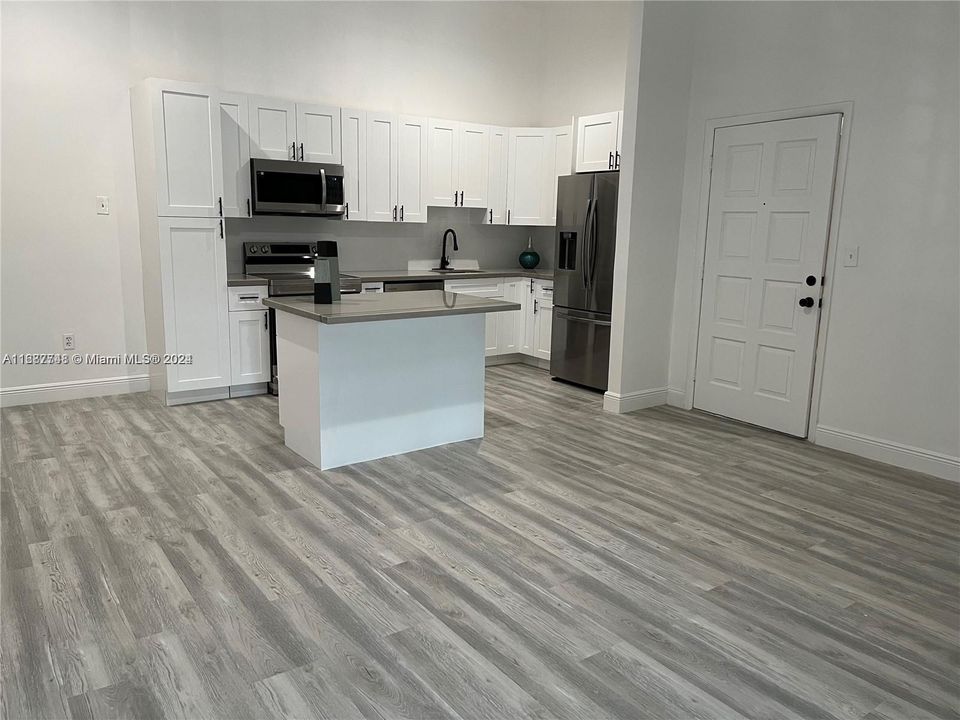 For Rent: $2,950 (3 beds, 2 baths, 1239 Square Feet)