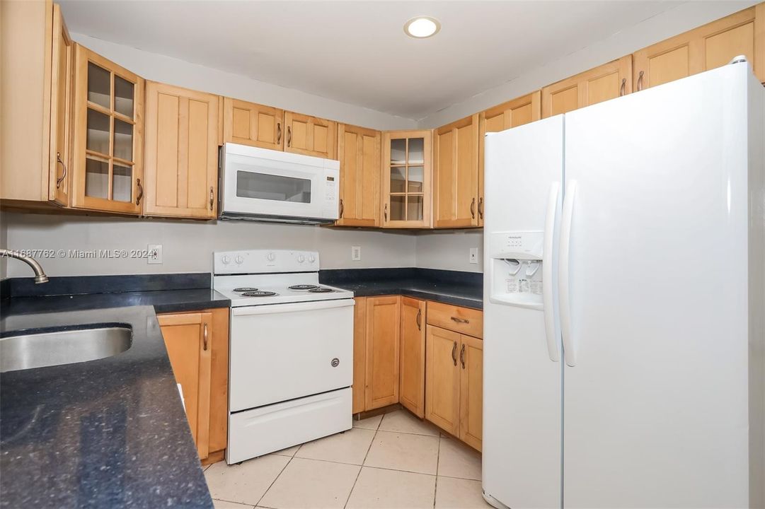 For Rent: $2,050 (2 beds, 1 baths, 1010 Square Feet)