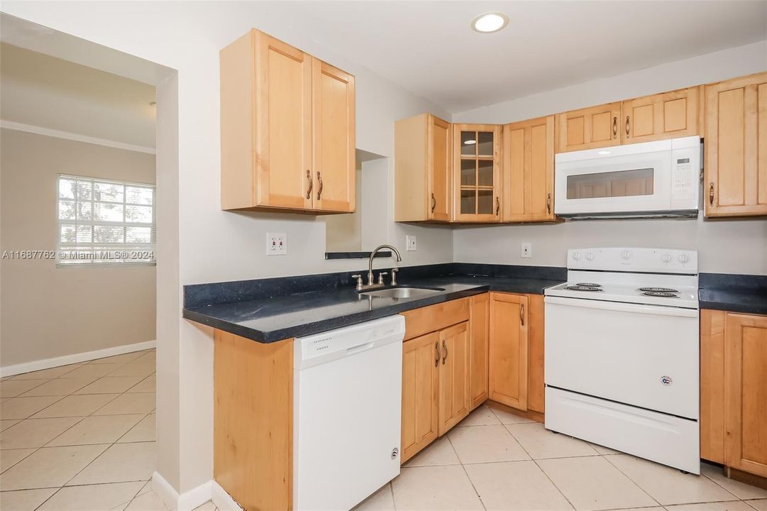 For Rent: $2,050 (2 beds, 1 baths, 1010 Square Feet)