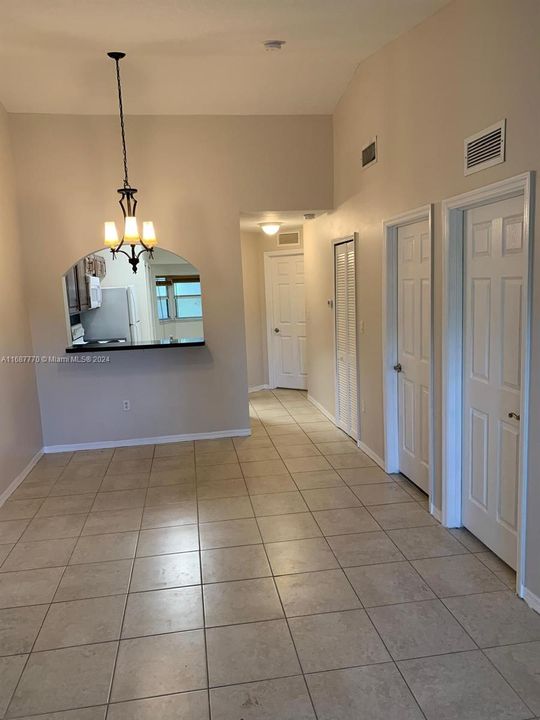 For Rent: $1,850 (2 beds, 2 baths, 815 Square Feet)