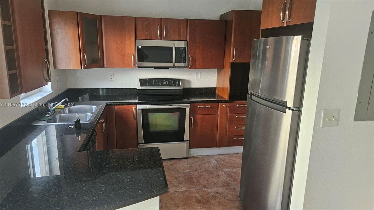 For Rent: $2,500 (2 beds, 2 baths, 1150 Square Feet)